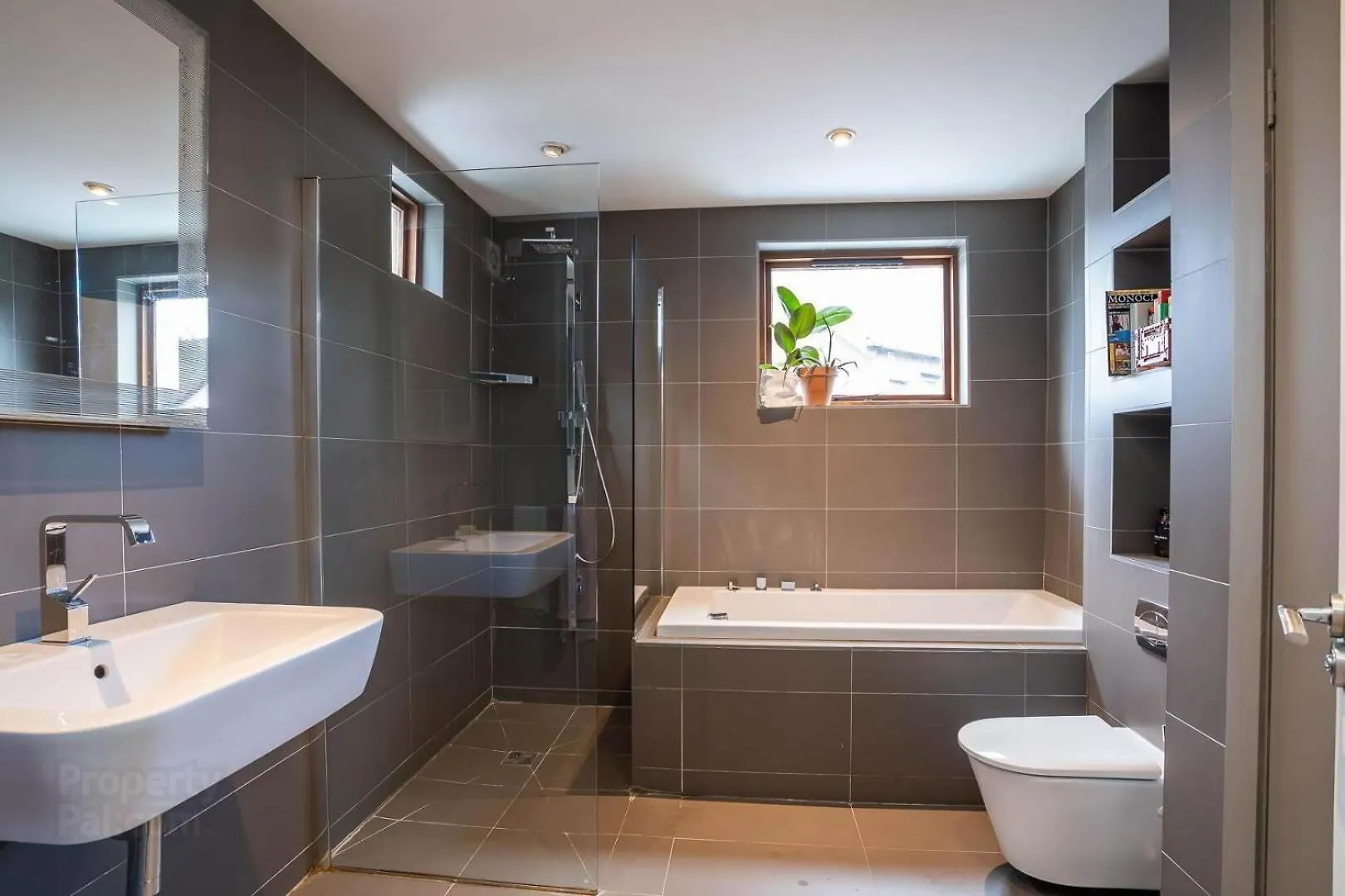 Spacious 4Br Victorian Property W/ Outdoor Terrace Belfast