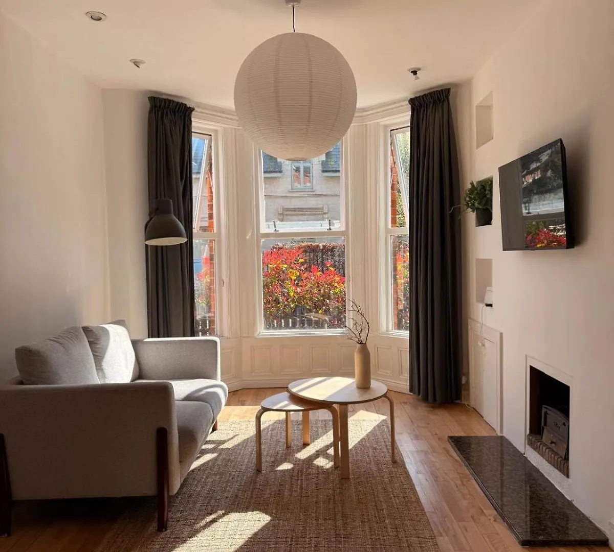 Holiday home Spacious 4Br Victorian Property W/ Outdoor Terrace Belfast