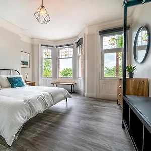 Holiday home Pass The Keys Beautiful 4br Restored Red Brick Cafes And Park, Belfast